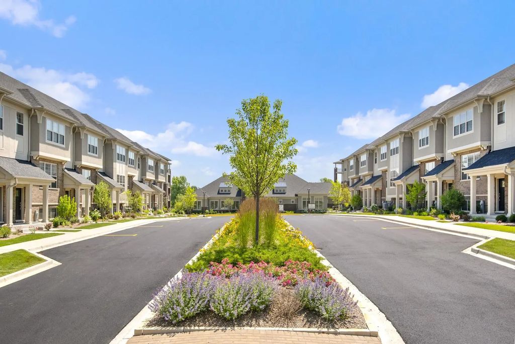 21599 W Field Court 10-312, Deer Park