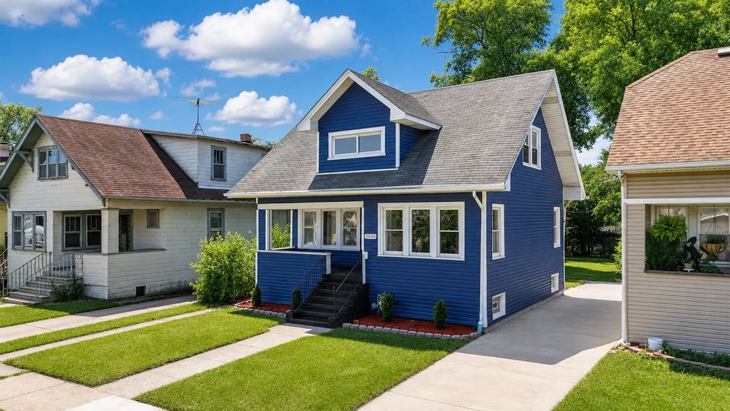 2030 S 4th Avenue, Maywood