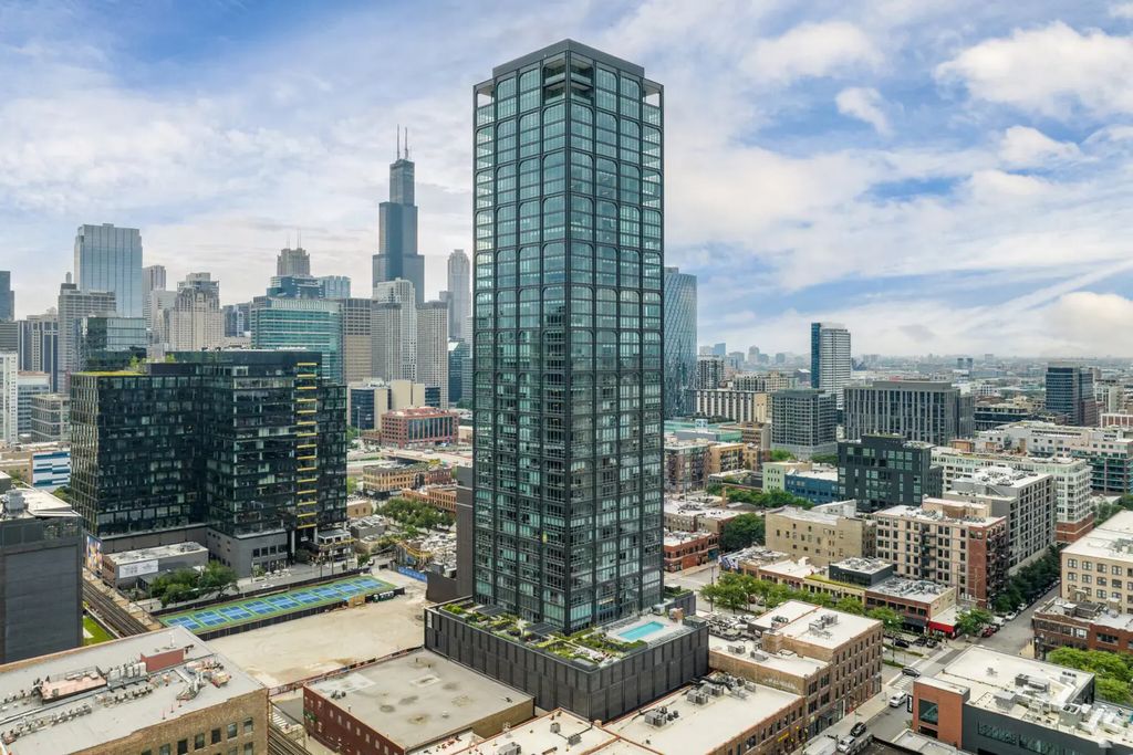 164 N Peoria Street 3802, Chicago, 60607