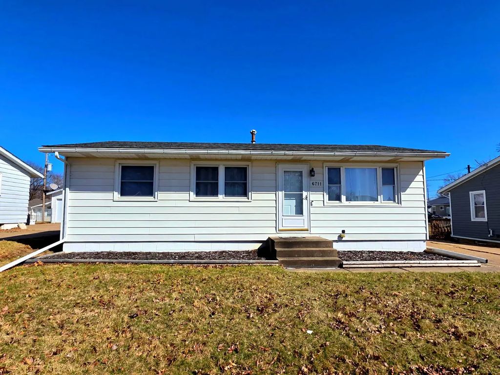 6711 Ridge Drive, Davenport