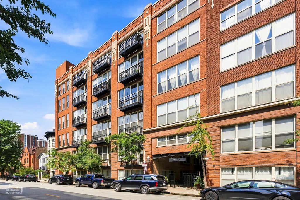 1500 W Monroe Street 411, Chicago