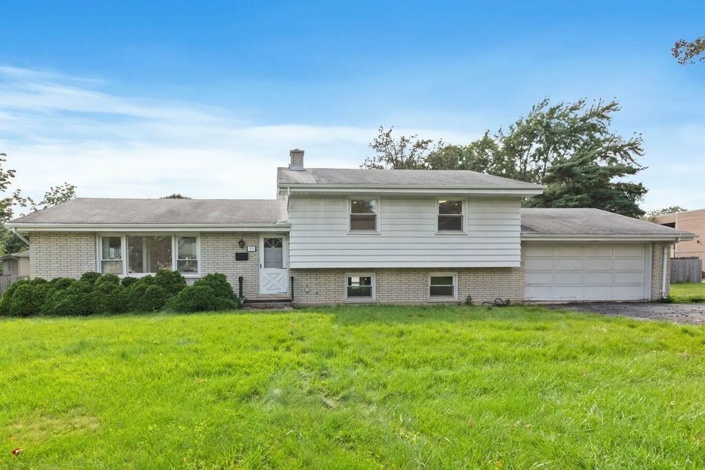123 Ogden Avenue, Clarendon Hills