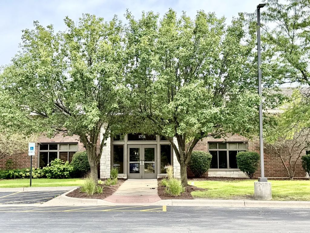 1776 Legacy Circle 117-d, Naperville
