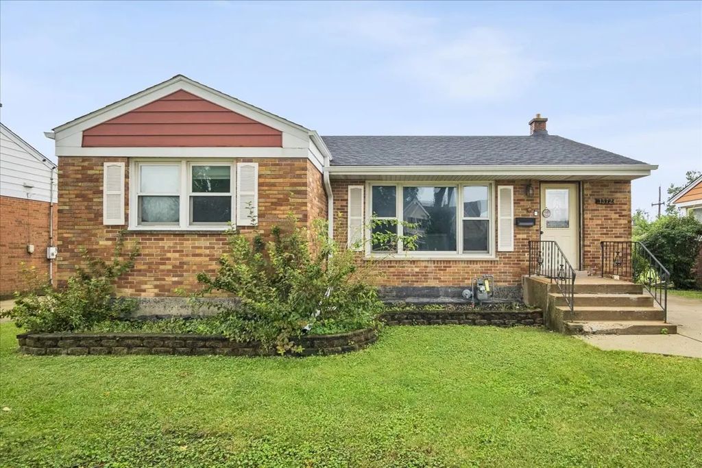 1372 S 6th Avenue, Des Plaines