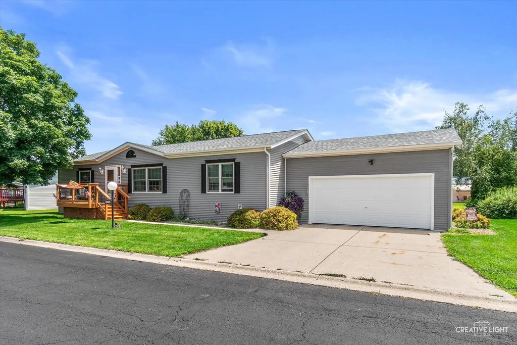 605 Bluebird Circle, Sandwich
