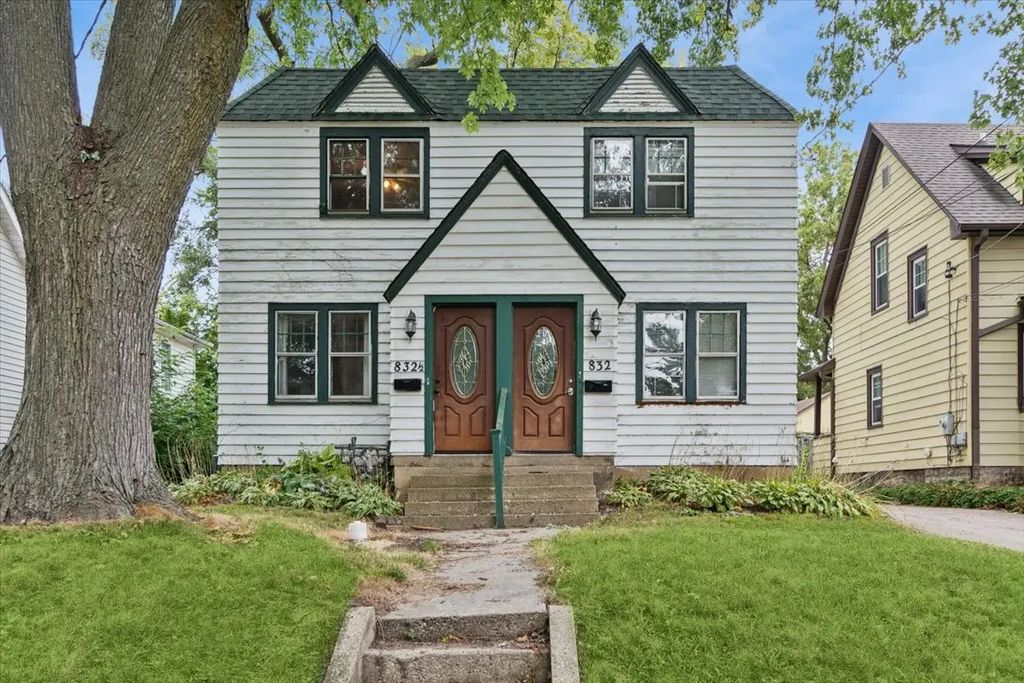 832 N 11th Street, DeKalb
