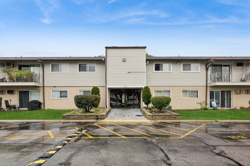 850 E Old Willow Road 211, Prospect Heights