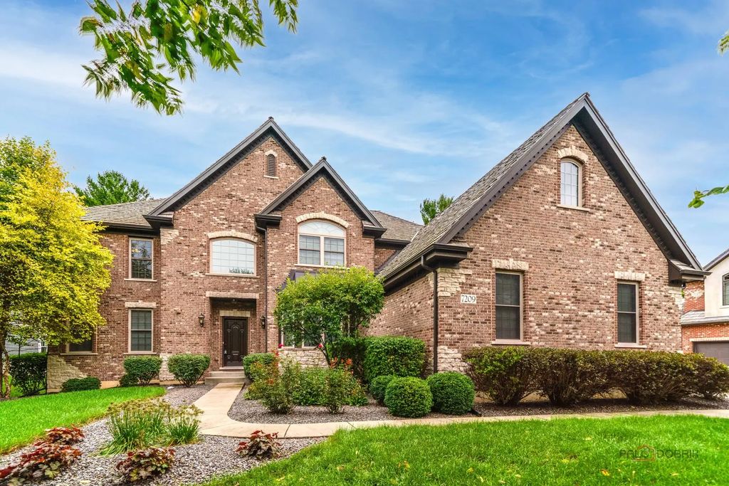 7209 Daybreak Lane, Long Grove