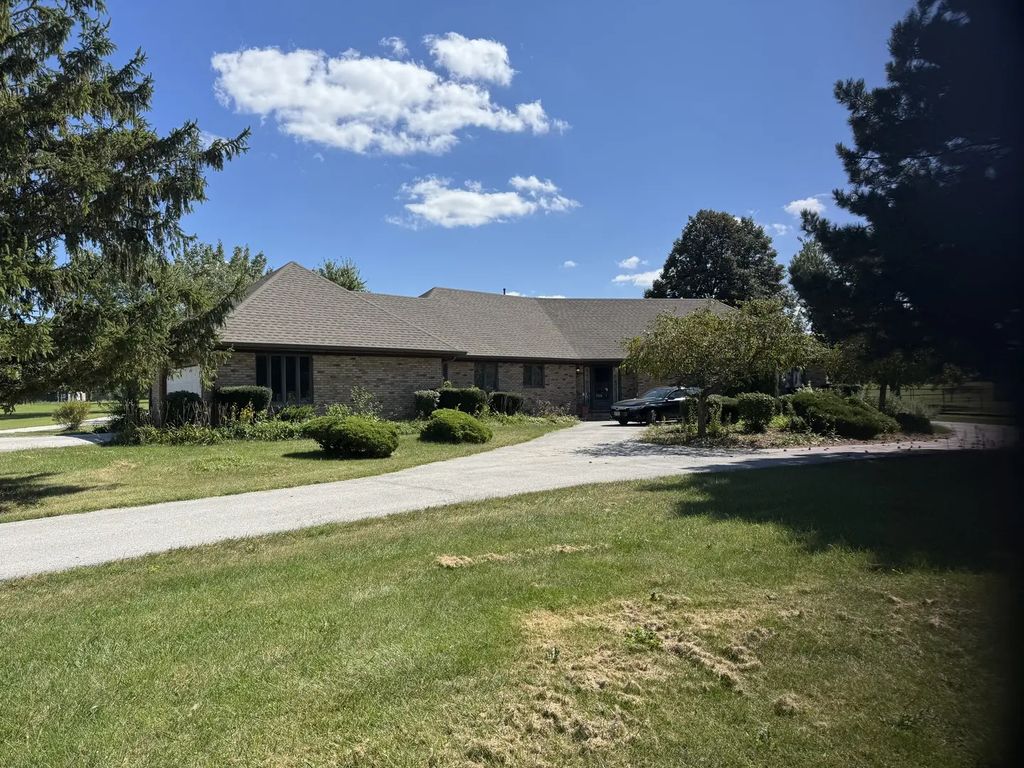 1026 S Schoolhouse Road, New Lenox