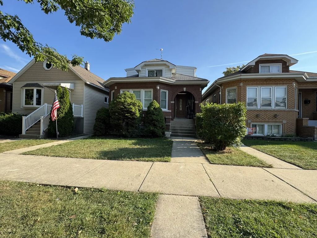 6213 W Eddy Street, Chicago