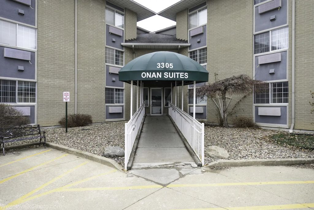 3305 Sunset Avenue 333, Waukegan