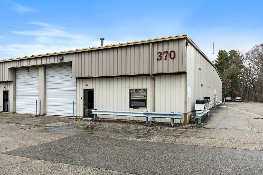 370 E Prairie Street 13, Crystal Lake
