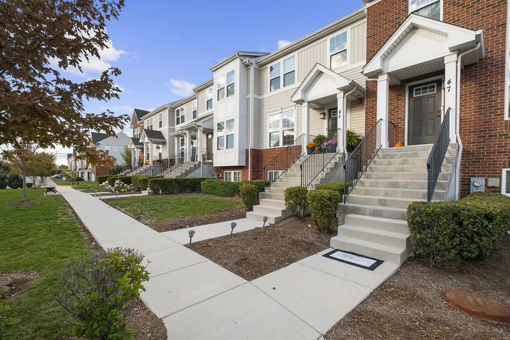 47 Nicholas Drive E, Des Plaines, 60016