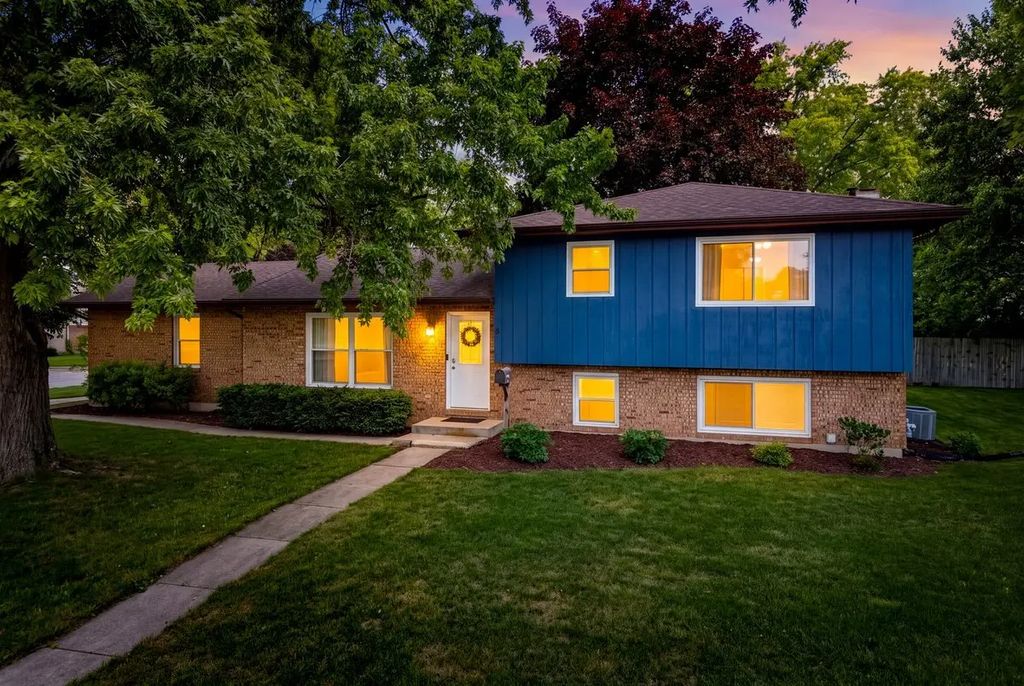 5 Redstart Road, Naperville