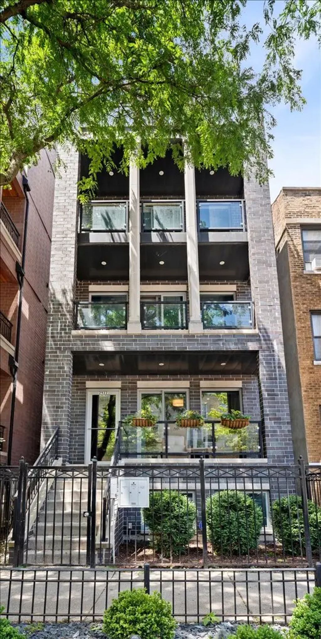 2922 N Sheffield Avenue 1, Chicago, 60657