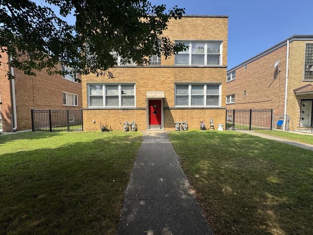 9034 La Crosse Avenue 1s, Skokie