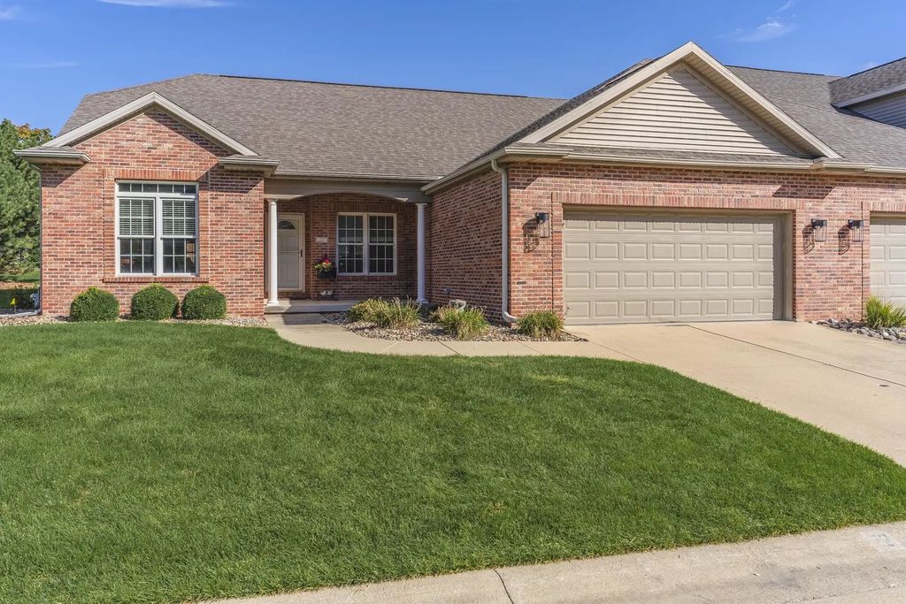 22 Monarch Drive, Bloomington