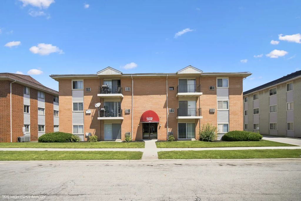 1900 Canal Street 1b, Blue Island