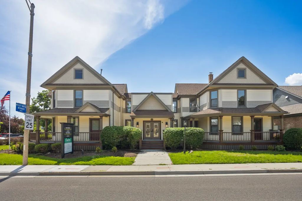 121 N Washington Street, Naperville