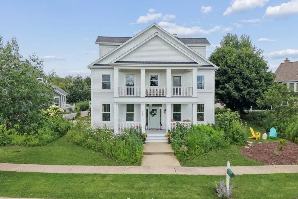 860 Blazing Star Road, Grayslake