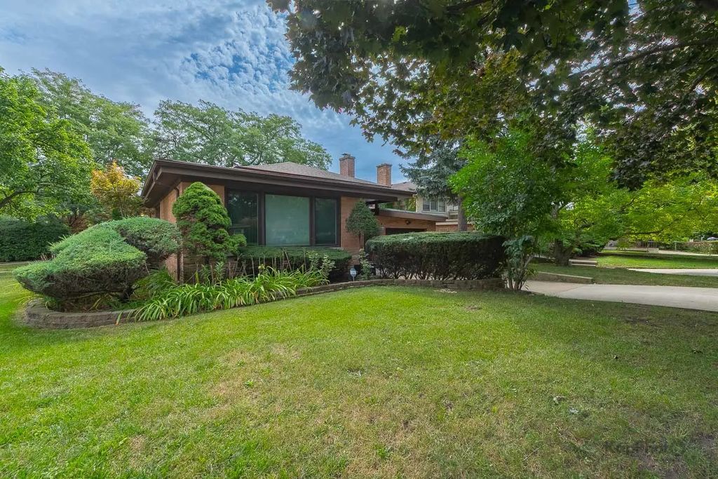 6557 N Christiana Avenue, Lincolnwood