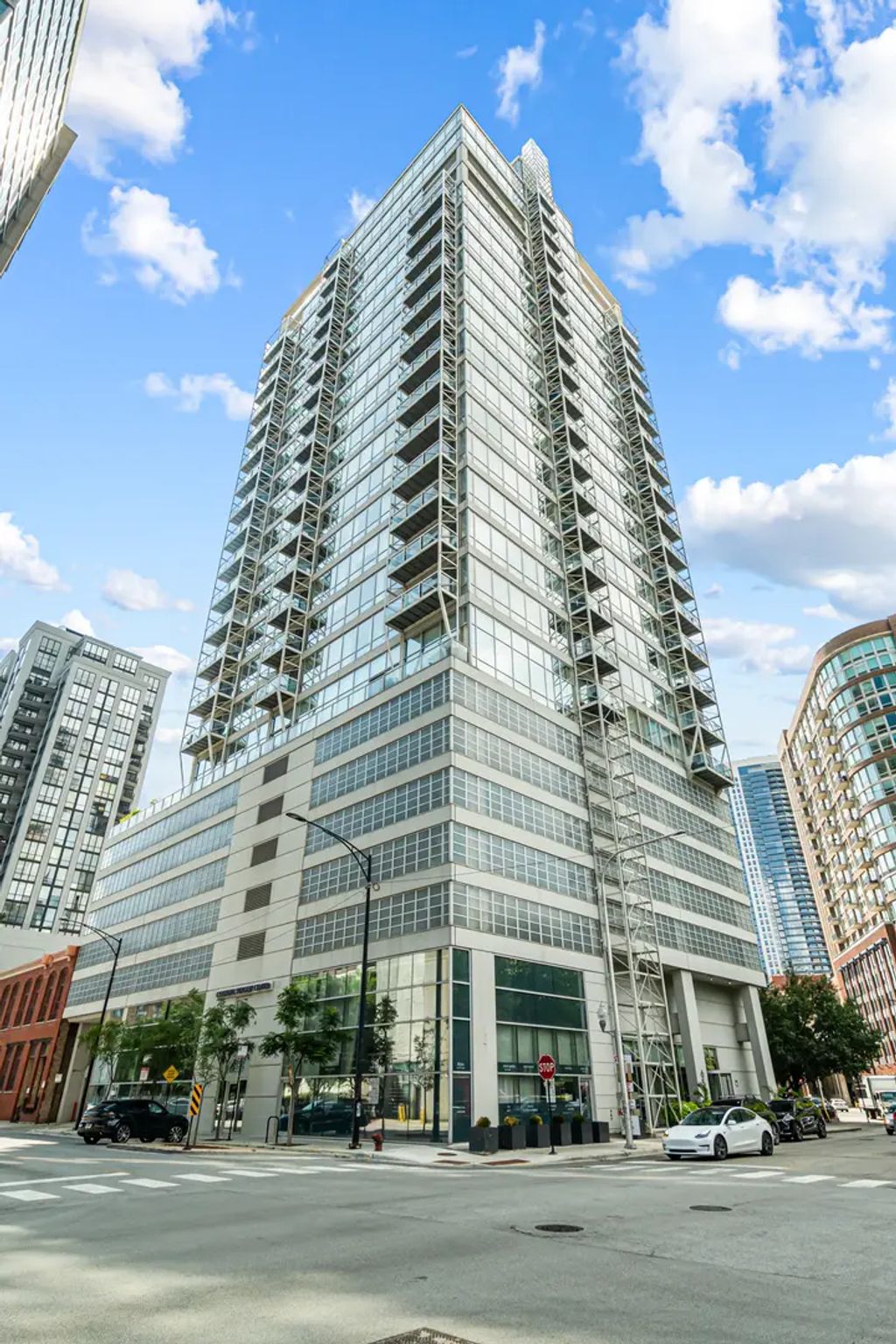 653 N Kingsbury Street 2402, Chicago, 60654