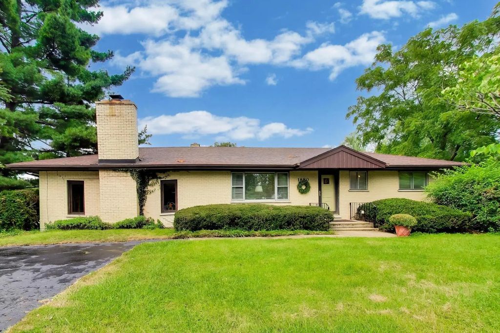 1880 Maple Avenue, Downers Grove