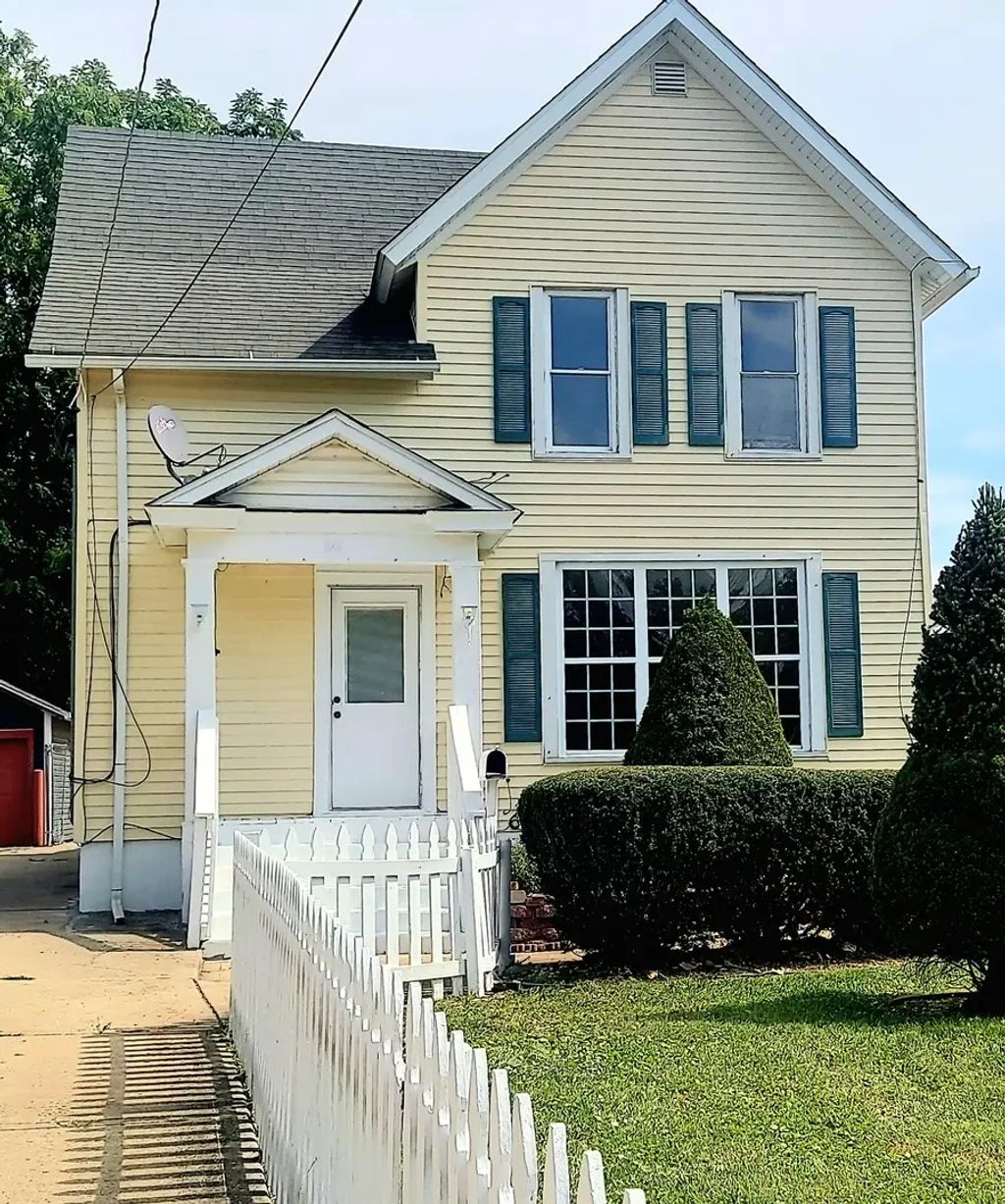 840 Douglas Avenue, Aurora