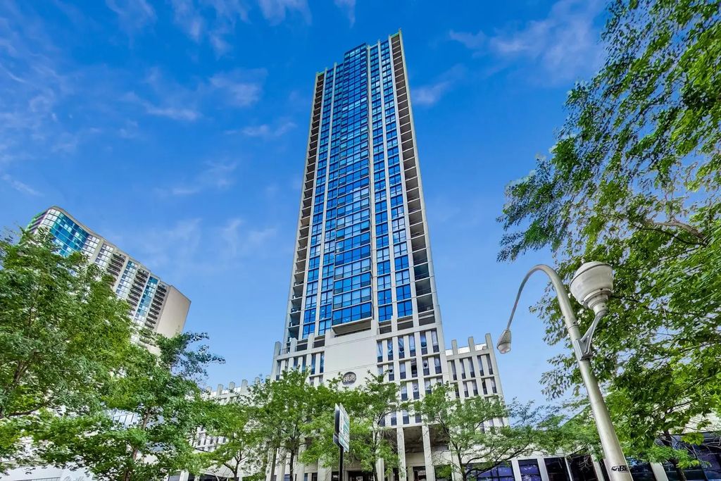 1122 N Clark Street 2404, Chicago, 60610