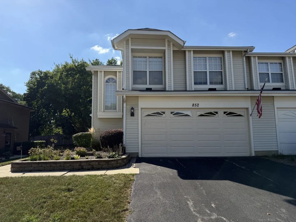 852 Dighton Lane N, Schaumburg