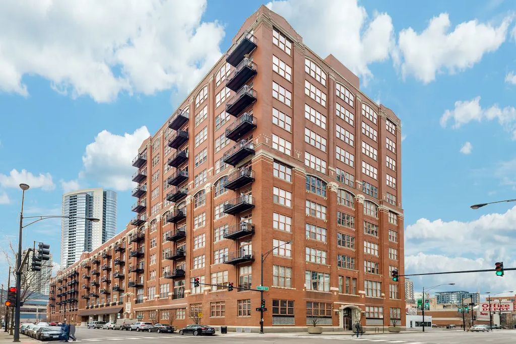 360 W Illinois Avenue 2f, Chicago, 60654