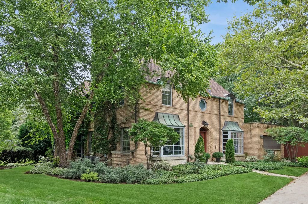 6755 N Jean Avenue, Chicago