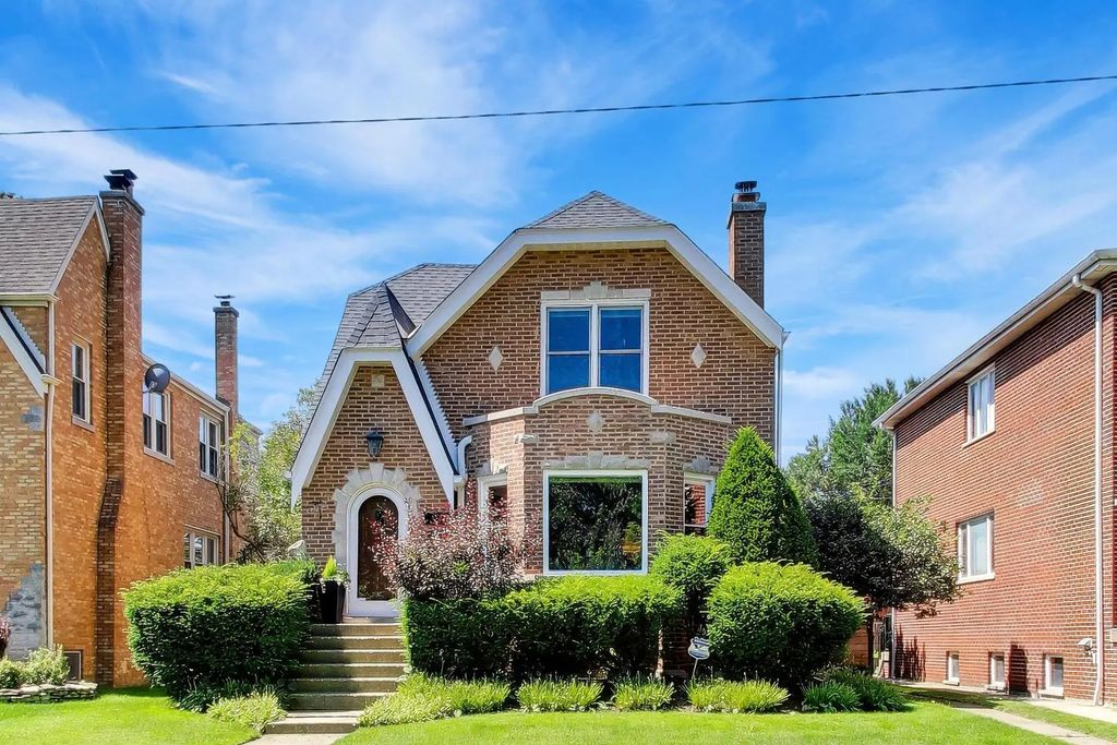6308 N Indian Road, Chicago, 60646