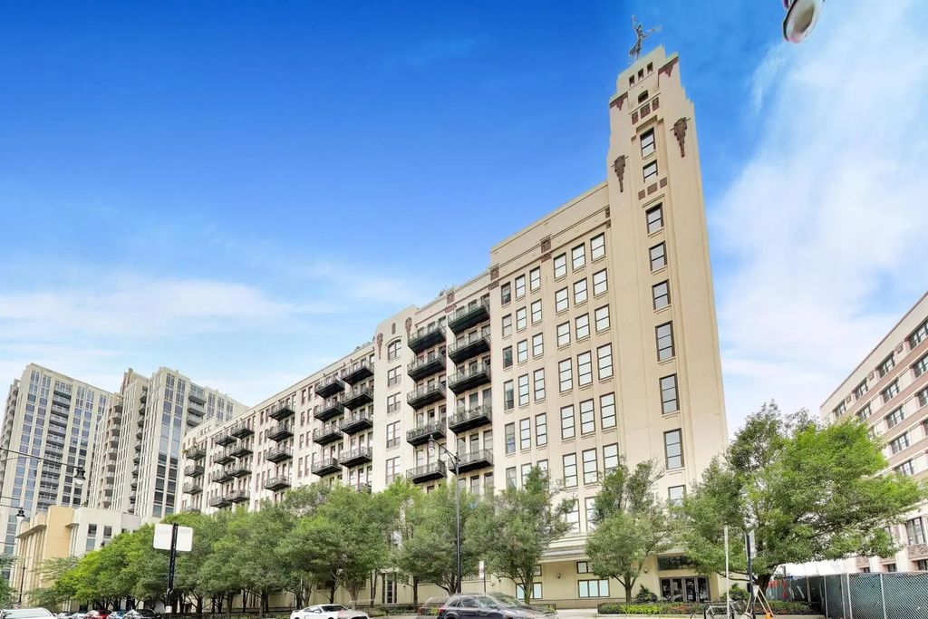 758 N Larrabee Street 630, Chicago, 60654