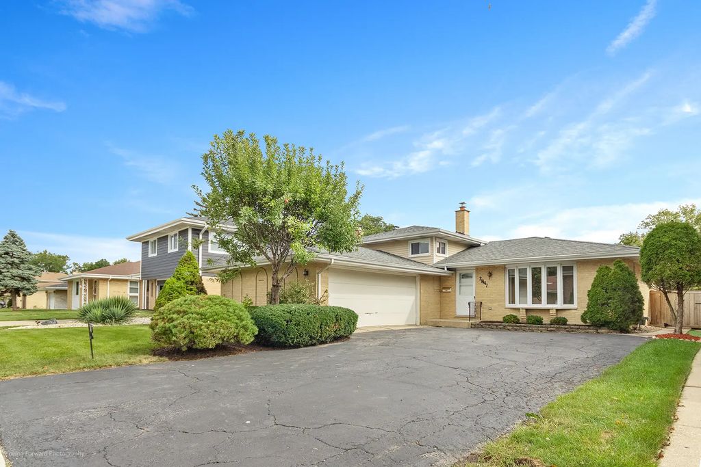 2847 Buckingham Avenue, Westchester