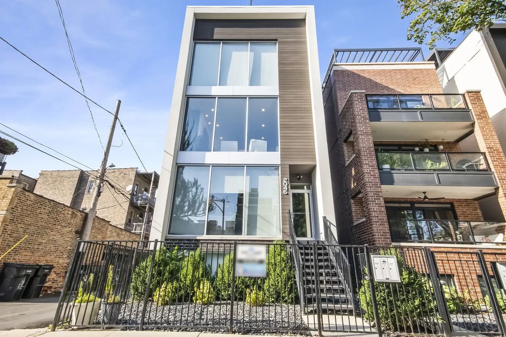 2046 W Rice Street 2, Chicago, 60622