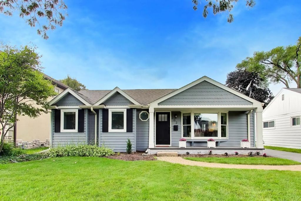202 N Prospect Manor Avenue, Mount Prospect