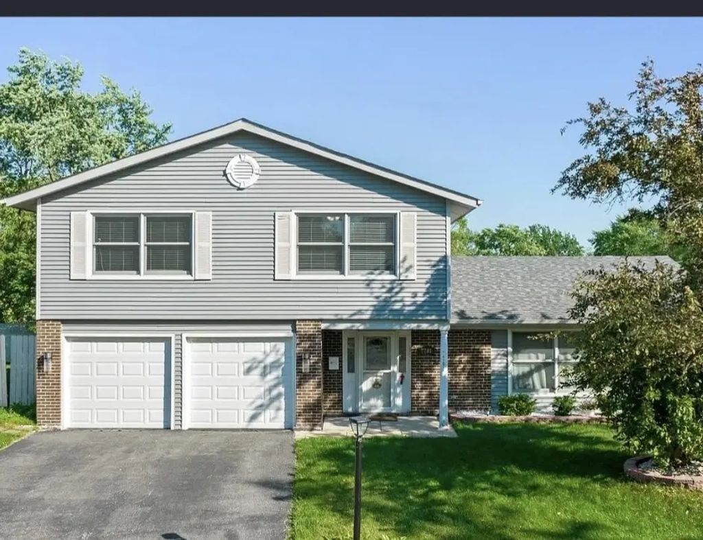 7791 Sherwood Circle S, Hanover Park