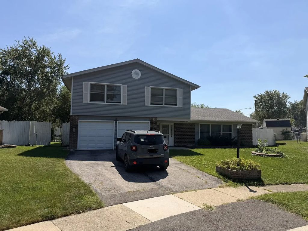 7791 Sherwood Circle S, Hanover Park