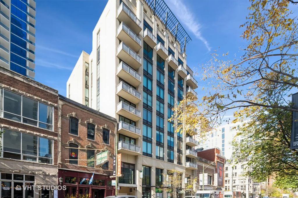 744 N Clark Street 305, Chicago