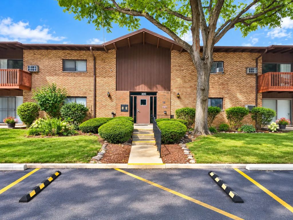 100 Willow Lane B205, Willow Springs