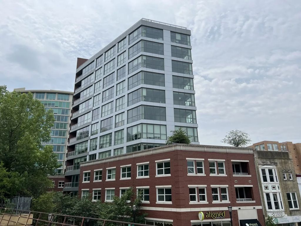 1590 Elmwood Avenue 1204, Evanston