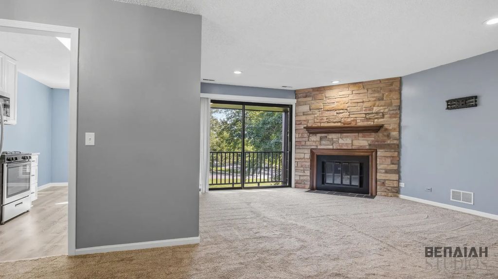 5s541 Paxton Drive G, Naperville