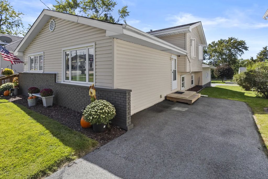 406 Dixie Highway, Beecher