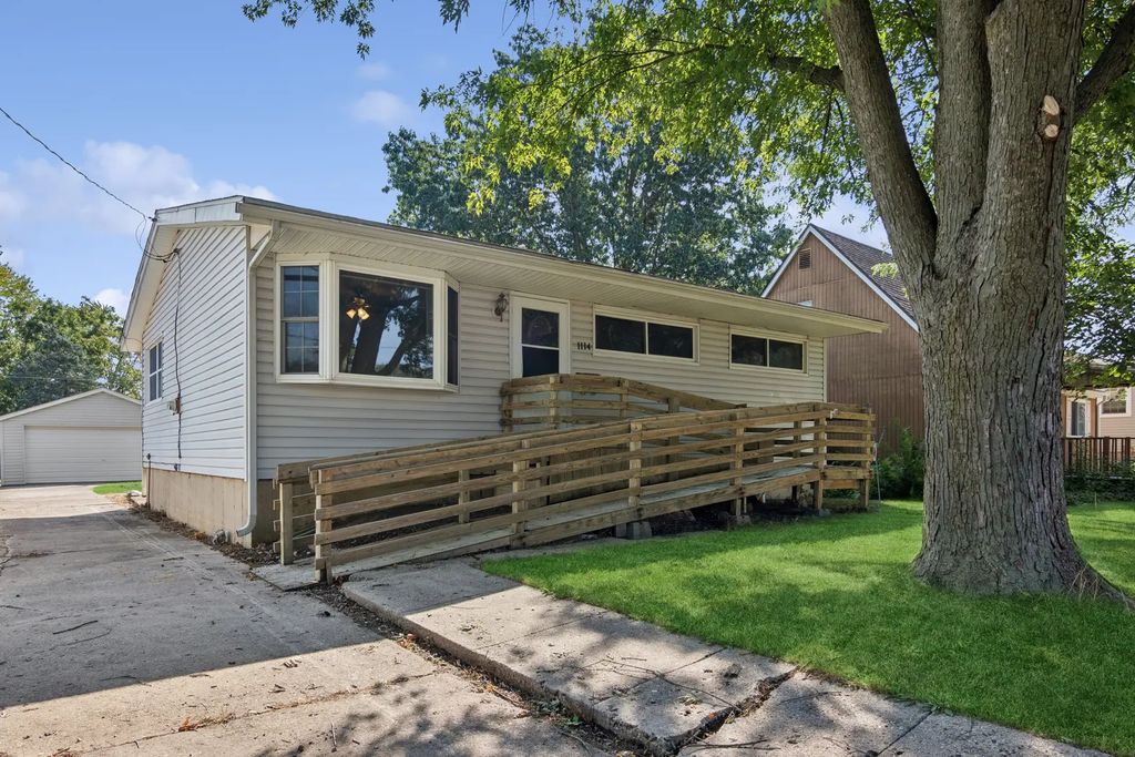 1114 S 5th Street, DeKalb