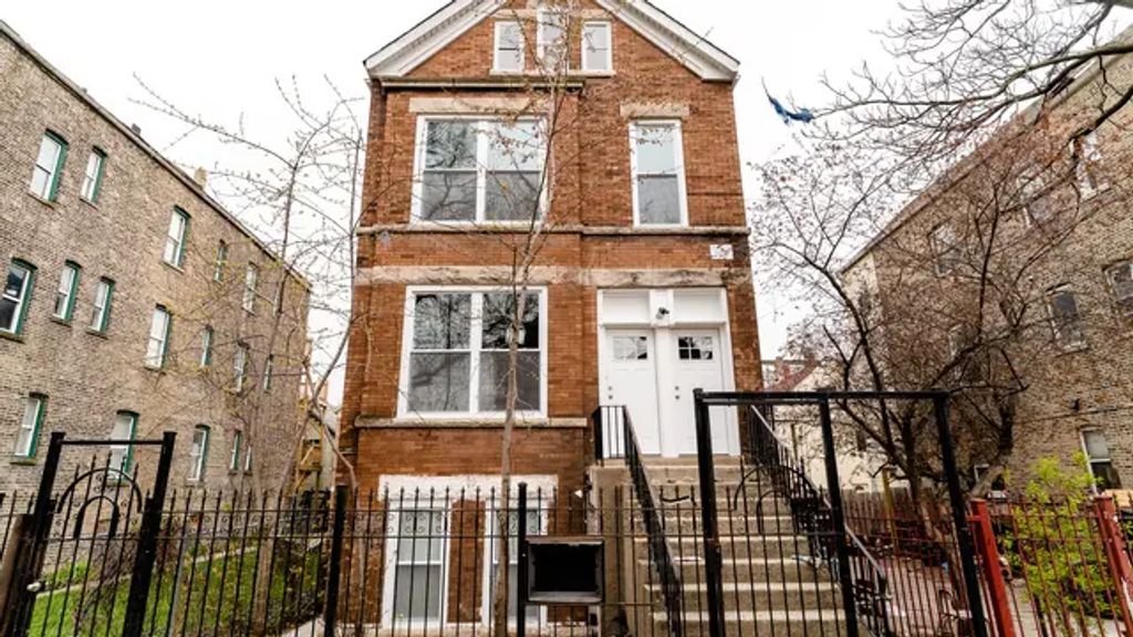 2246 S Whipple Street 3r, Chicago