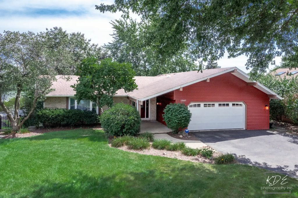 13607 S Lake Drive, Plainfield