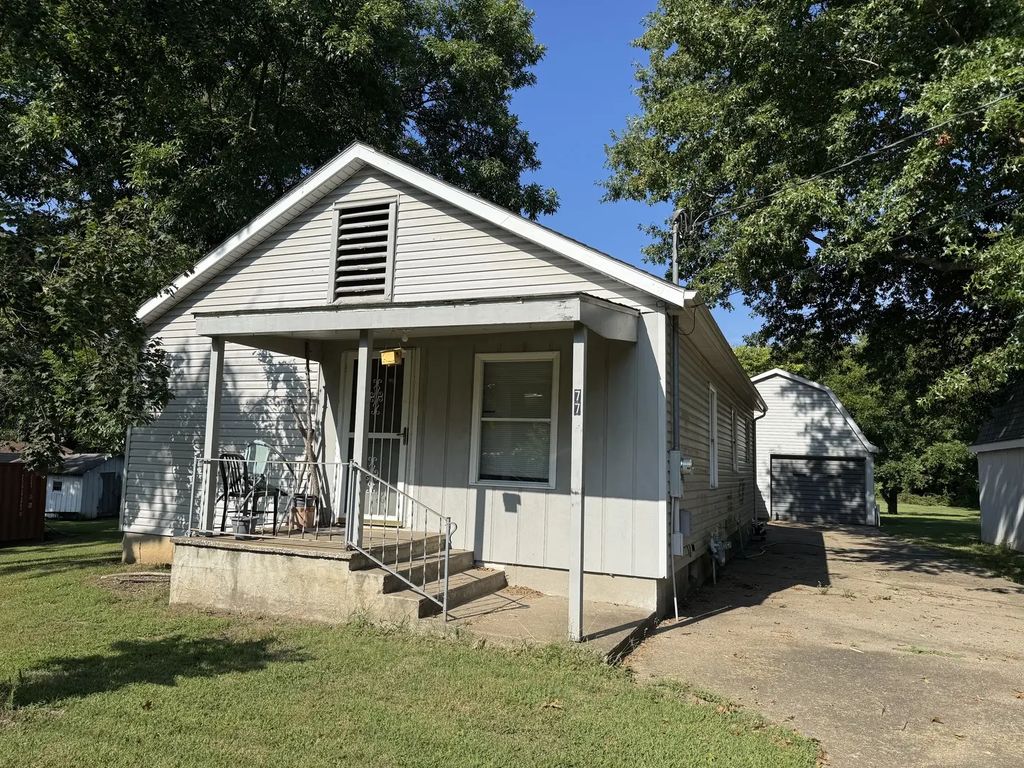 77 Hines Road, Murphysboro