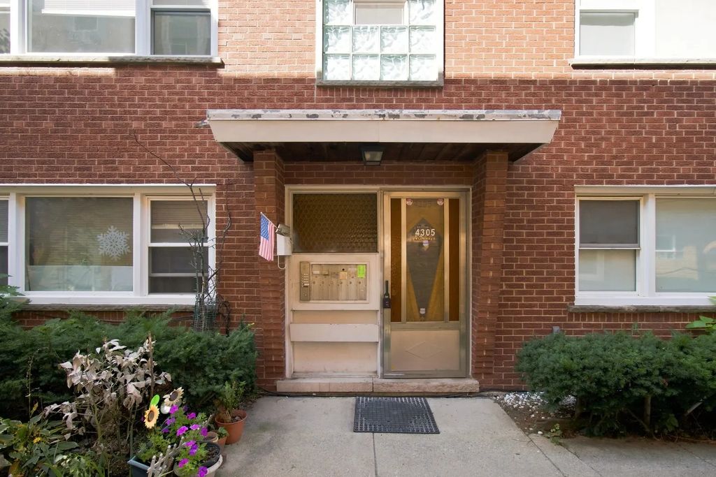 4305 W Lawrence Avenue, Chicago