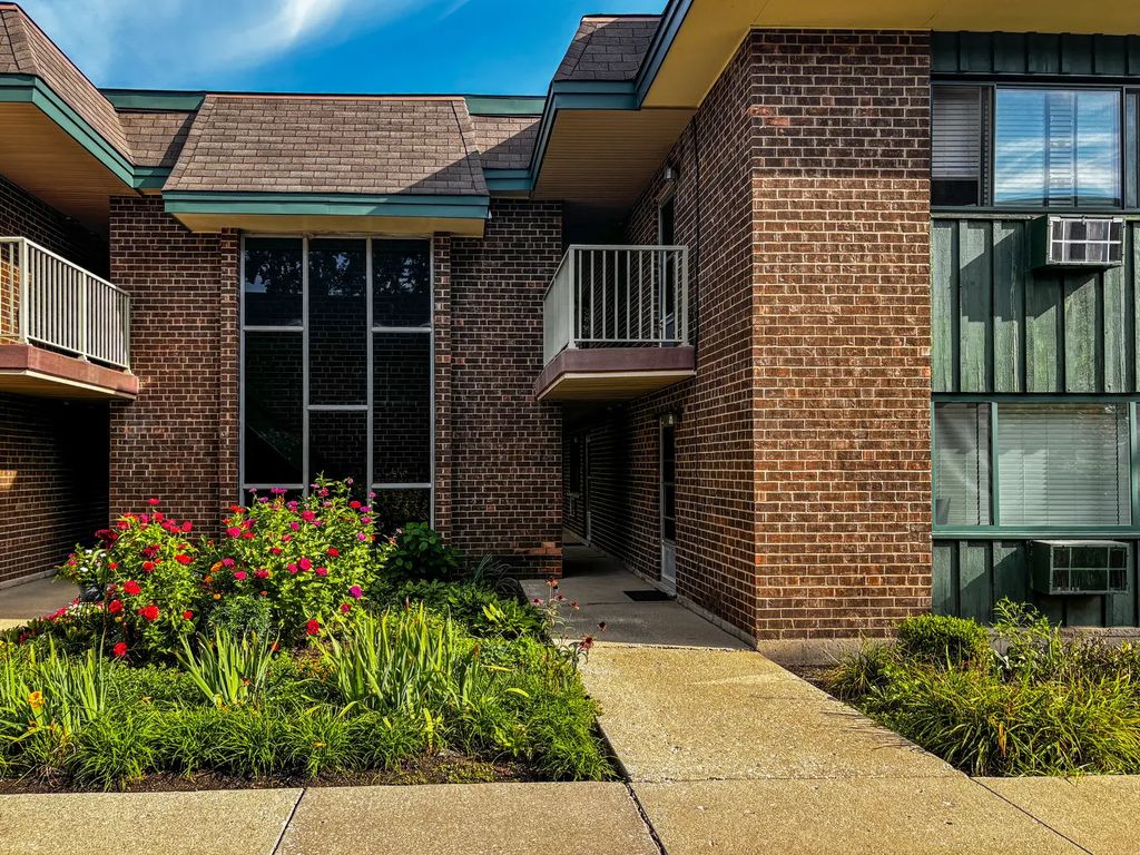 444 S Spring Road 17, Elmhurst